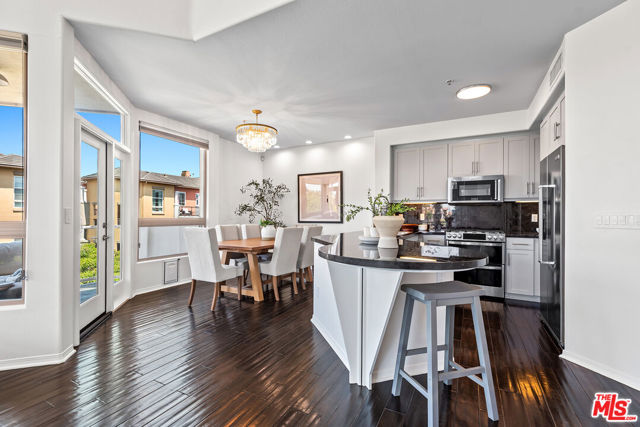 13044 Pacific, Playa Vista CA: https://media.crmls.org/mediaz/cc93ec40-d9cf-406e-8229-d01247711bc7.jpg
