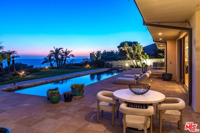 6417 Merritt Drive, Malibu CA: https://media.crmls.org/mediaz/cc946fc9-5b94-452f-ba27-76f23179cc72.jpg