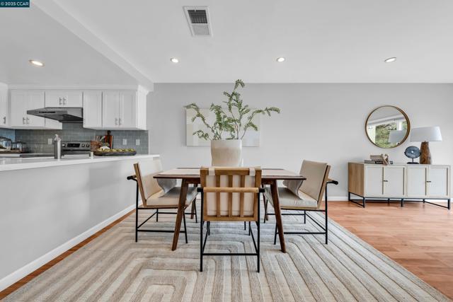 31 Turtle Creek Street, Oakland CA: https://media.crmls.org/mediaz/cc949cb1-8a02-4f47-9ba6-bc6ee3959776.jpg