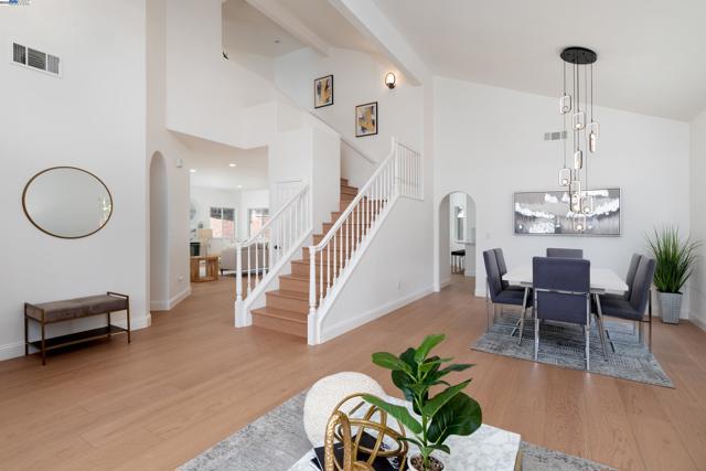 3846 Sheffield Cir, Danville CA: https://media.crmls.org/mediaz/cc94aaca-c1b3-4d07-953b-c10a297e66bf.jpg
