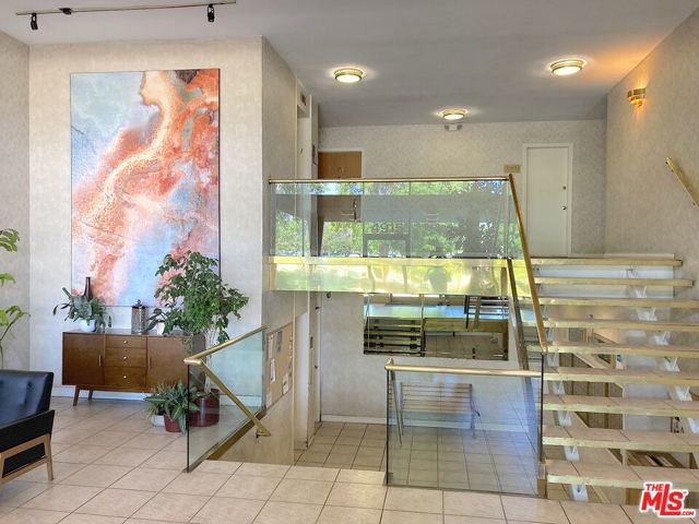 4915 Tyrone Avenue, Sherman Oaks CA: https://media.crmls.org/mediaz/cc95222e-b2d9-42f3-a0d8-604dd23b36ce.jpg
