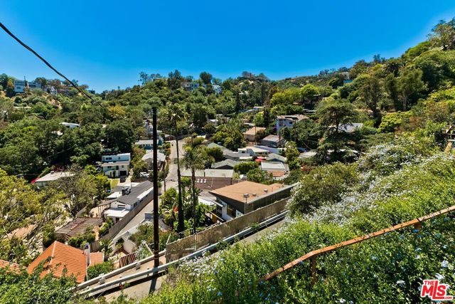 8305 Yuma Place, Los Angeles CA: https://media.crmls.org/mediaz/cc952ac4-31bd-41b7-8657-09a22ed0b757.jpg