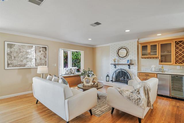 9694 Ashby way, San Ramon CA: https://media.crmls.org/mediaz/cc9531d2-ba98-4059-9478-5ef89635562b.jpg