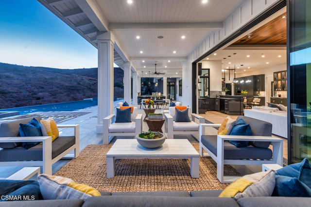 2111 High Knoll Circle, Thousand Oaks CA: https://media.crmls.org/mediaz/cc95e1e1-2e8b-4da8-ad5e-3fa2b0a07193.jpg