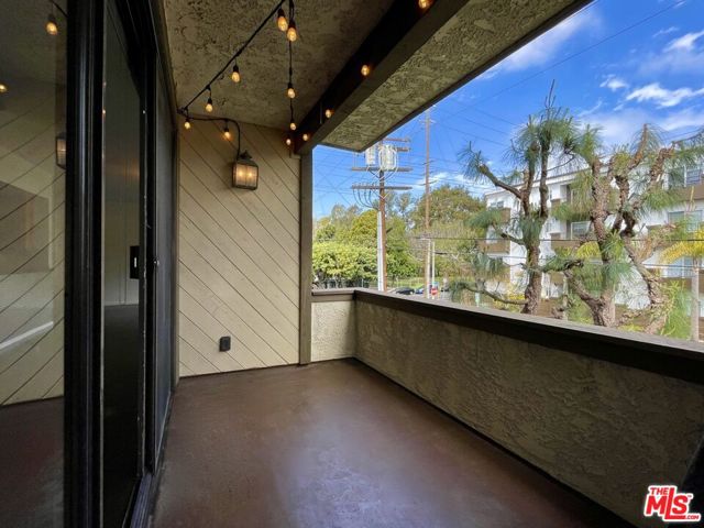 1505 Purdue Avenue, Los Angeles CA: https://media.crmls.org/mediaz/cc967104-2439-405d-9208-ef52e79c2ee4.jpg
