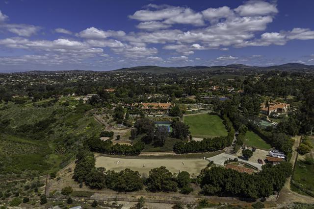 5305 La Crescenta, Rancho Santa Fe CA: https://media.crmls.org/mediaz/cc96f416-30a3-4423-a416-f35ef074c568.jpg