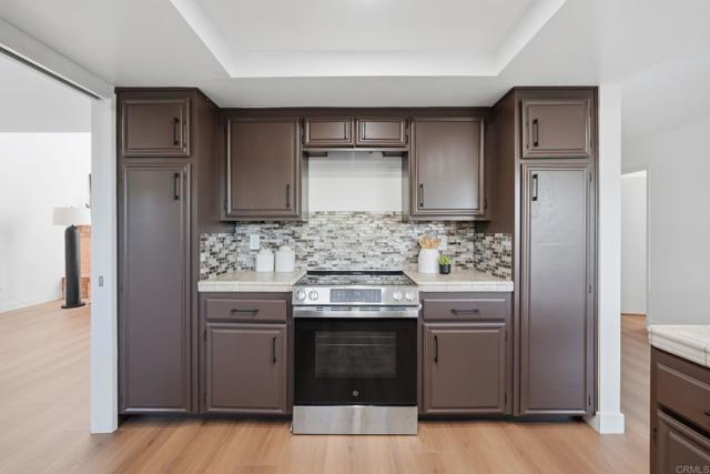 Detail Gallery Image 7 of 21 For 1043 Helix Village Dr, El Cajon,  CA 92020 - 3 Beds | 2/1 Baths