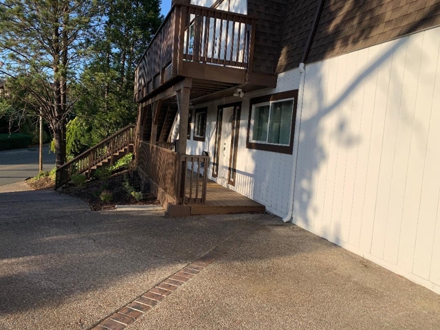 4515 Ewing Rd, Castro Valley CA: https://media.crmls.org/mediaz/cc97eb57-eddf-4a04-85d5-7797056a372f.jpg