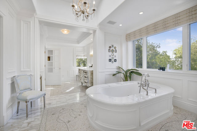 4001 Clarinda Drive, Tarzana CA: https://media.crmls.org/mediaz/cc9859ae-f5e5-41f5-80f5-91abc7b4d504.jpg