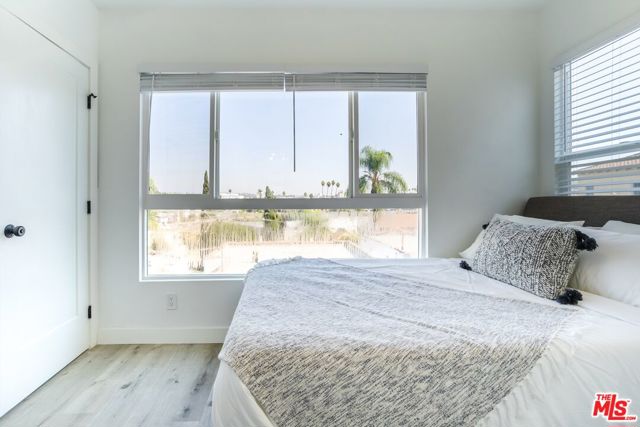 329 N Alexandria Avenue, Los Angeles CA: https://media.crmls.org/mediaz/cc99252b-a223-46ac-ac42-2d88eb30b3ac.jpg