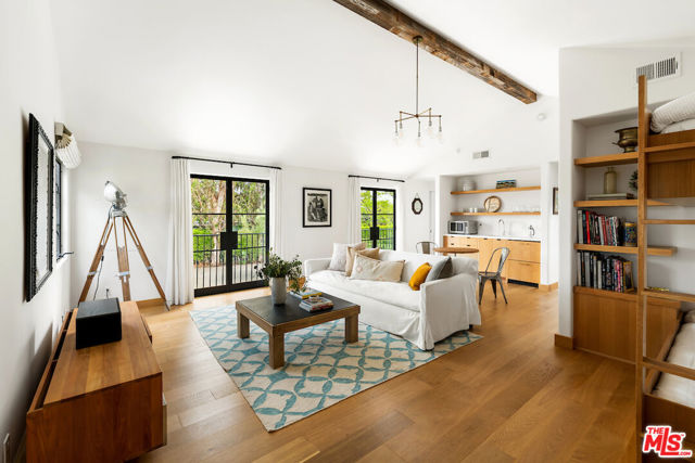 28837 Grayfox Street, Malibu CA: https://media.crmls.org/mediaz/cc994374-25c9-4313-93b2-e815eca0e128.jpg