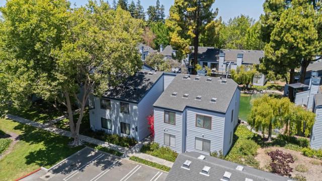 905 W Middlefield Road, Mountain View CA: https://media.crmls.org/mediaz/cc9994d0-f8d4-47c0-86c0-e4246d0a2d04.jpg