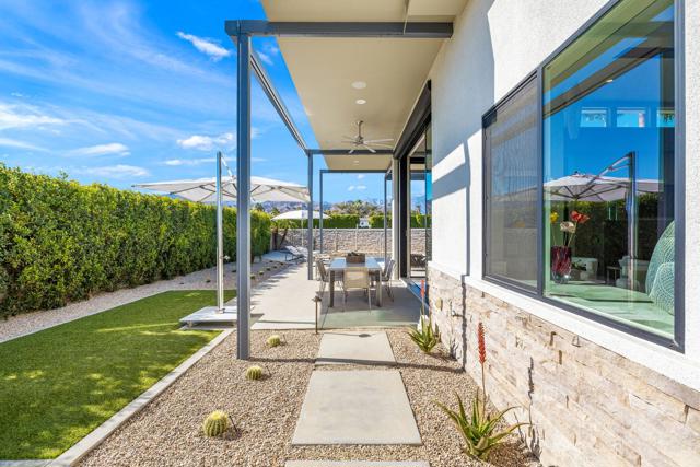 23 Emerald Court, Rancho Mirage CA: https://media.crmls.org/mediaz/cc99c382-51b4-474e-be02-388399a23b79.jpg