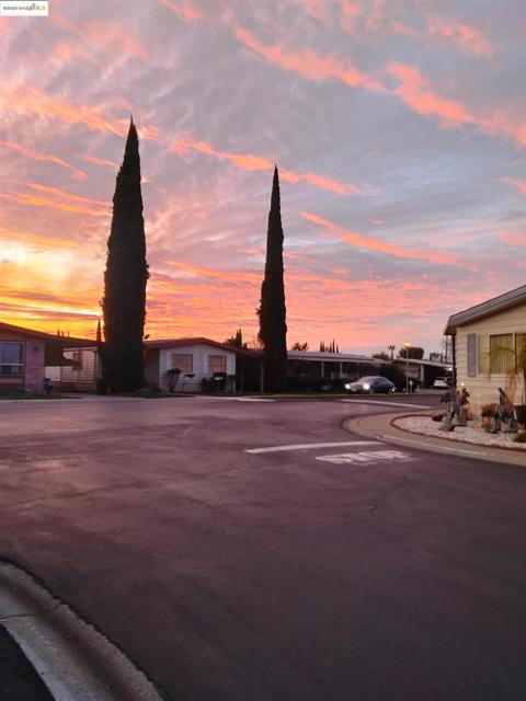 120 Paulette Way, Antioch CA: https://media.crmls.org/mediaz/cc99e1fe-2e29-458a-aca6-e6344d88bc22.jpg