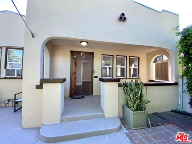 8866 Cadillac Avenue, Los Angeles CA: https://media.crmls.org/mediaz/cc99f815-8868-4f4f-a4f0-6b4953357dc4.jpg