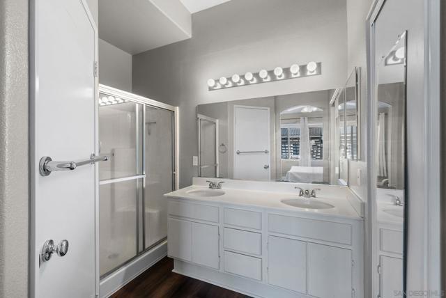 10860 Ivy Hill Dr, San Diego CA: https://media.crmls.org/mediaz/cc9aa70d-07b9-4dab-b966-8e07bdcc8eb9.jpg