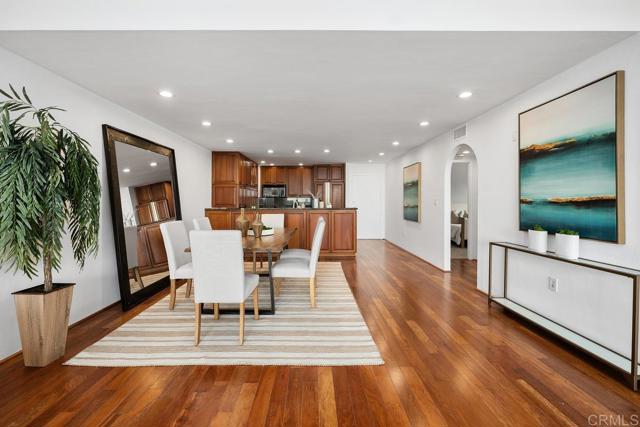2500 Torrey Pines Rd, La Jolla CA: https://media.crmls.org/mediaz/cc9adb00-b3af-4495-9b67-4280bfb131b2.jpg