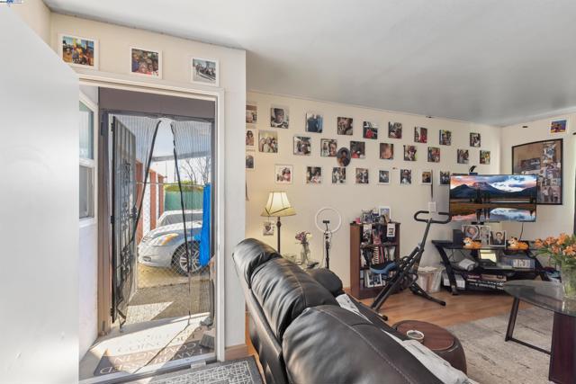 Image 3 of 36 For 3420 Delaware St