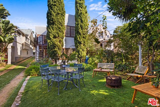 2116 3rd Street, Santa Monica CA: https://media.crmls.org/mediaz/cc9b111e-e0dc-49be-8a86-7faab3aa4a87.jpg