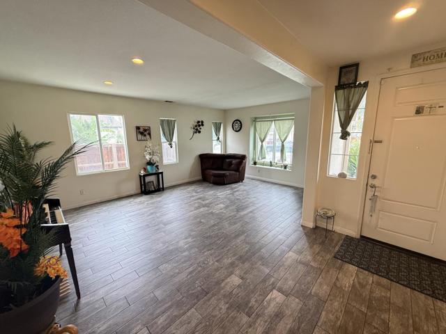 2760 Newcastle Way, San Jacinto CA: https://media.crmls.org/mediaz/cc9b42a7-a1aa-487e-86fd-e573aa8c8e49.jpg