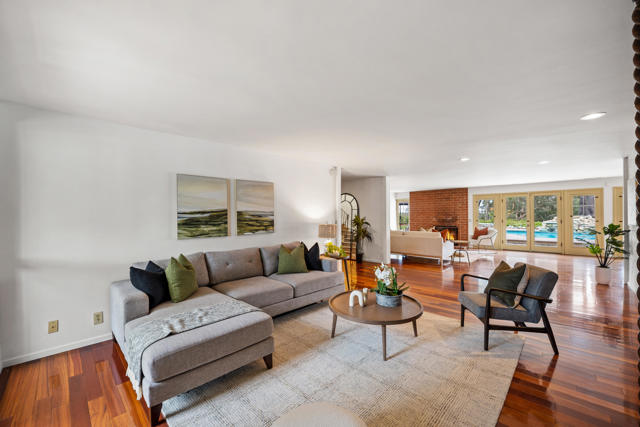 5324 Felice Place, Woodland Hills CA: https://media.crmls.org/mediaz/cc9bc04d-85c5-4b37-b4ac-e6c0ef7f17d8.jpg