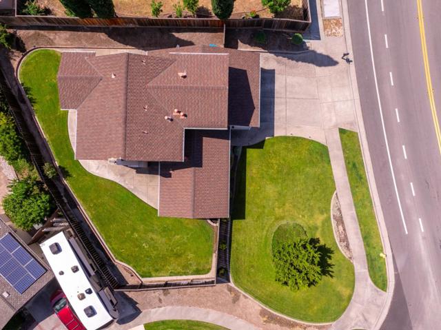 8760 Rancho Hills Drive, Gilroy CA: https://media.crmls.org/mediaz/cc9bd440-dc19-45b2-a098-e925b6f091d1.jpg