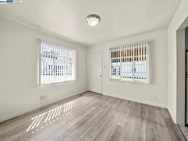 19979 Wisteria St, Castro Valley CA: https://media.crmls.org/mediaz/cc9c0886-786b-4910-b28f-9773e08bb286.jpg