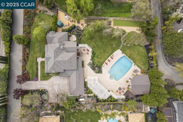 21 Meadow Lake Dr, Danville CA: https://media.crmls.org/mediaz/cc9c7097-31ff-482a-8a60-c5db1c3becbc.jpg