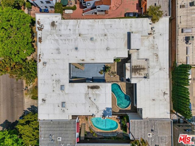 8220 Norton Avenue, West Hollywood CA: https://media.crmls.org/mediaz/cc9d0108-92d0-4811-9b6f-cc975ba014ec.jpg