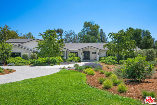 24884 Jim Bridger Road, Hidden Hills CA: https://media.crmls.org/mediaz/cc9d5a8a-0dab-44d2-a069-c9c30881ea18.jpg