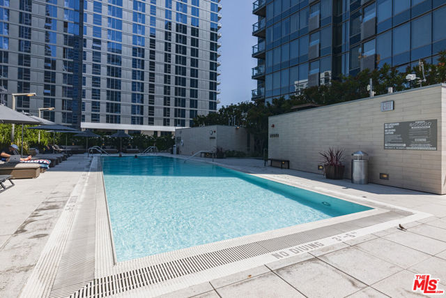 1155 S Grand Avenue, Los Angeles CA: https://media.crmls.org/mediaz/cc9d8664-64af-40f0-80b7-5938ce93d63c.jpg