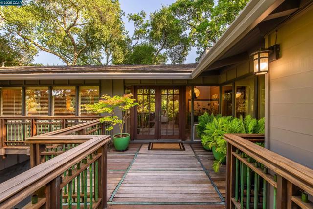 71 Silverwood Dr, Lafayette CA: https://media.crmls.org/mediaz/cc9d8ed4-3bb7-4f14-90ad-27e33cd02e84.jpg