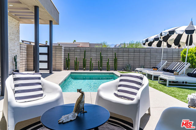 400 Fountain Drive, Palm Springs CA: https://media.crmls.org/mediaz/cc9dc1eb-37f2-4668-9e55-d40013fa69a1.jpg