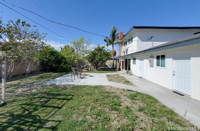 15927 Los Reyes Street, Fountain Valley CA: https://media.crmls.org/mediaz/cc9df521-d368-4289-b3e1-edafab1f0bc4.jpg