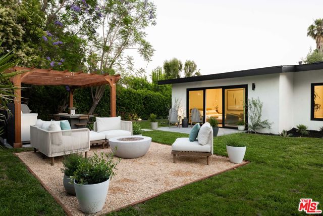 24211 Caris Street, Woodland Hills CA: https://media.crmls.org/mediaz/cc9e5535-b255-48ee-90ca-5a08d6cddde7.jpg