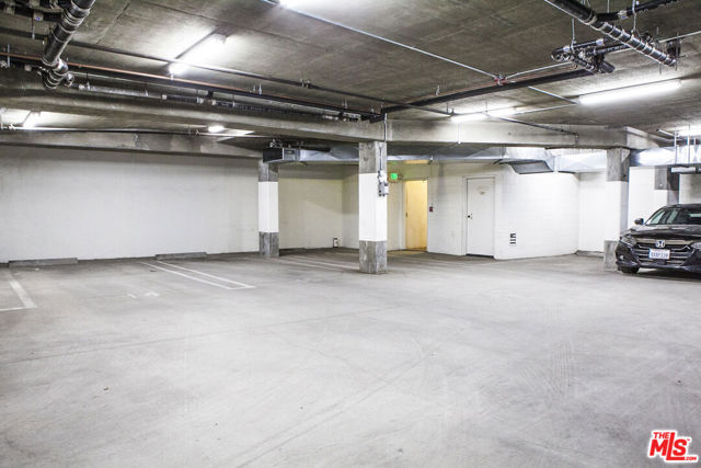 11649 Mayfield Avenue, Los Angeles CA: https://media.crmls.org/mediaz/cc9ee084-46a1-4cfb-b2fe-97780ab9f001.jpg
