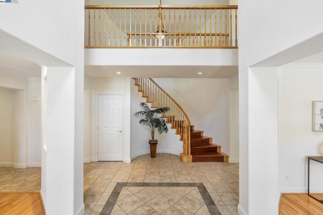 135 Cara Ct, Walnut Creek CA: https://media.crmls.org/mediaz/cc9efc74-8477-4e82-9e3b-b7edb0fbf5a8.jpg