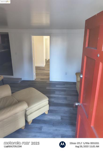 2820 LINDEN ST, Oakland CA: https://media.crmls.org/mediaz/cc9f4903-e8bd-4b25-9d4e-b657fe4db0b8.jpg