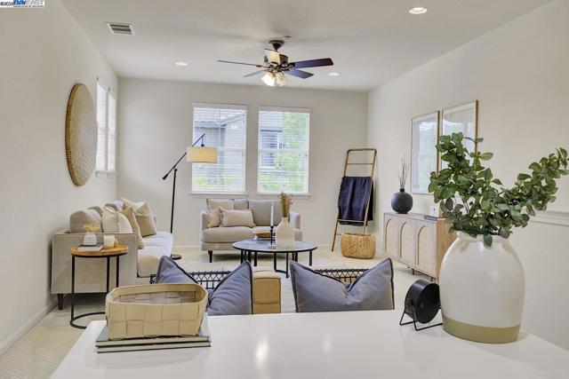 5092 Fioli Loop, San Ramon CA: https://media.crmls.org/mediaz/cc9f4992-21fd-4a80-b808-263b07e2a14c.jpg
