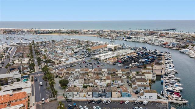 700 Lido Park Dr, Newport Beach CA: https://media.crmls.org/mediaz/cc9f8f3d-3cf5-465a-98e1-04c8d5cd9415.jpg