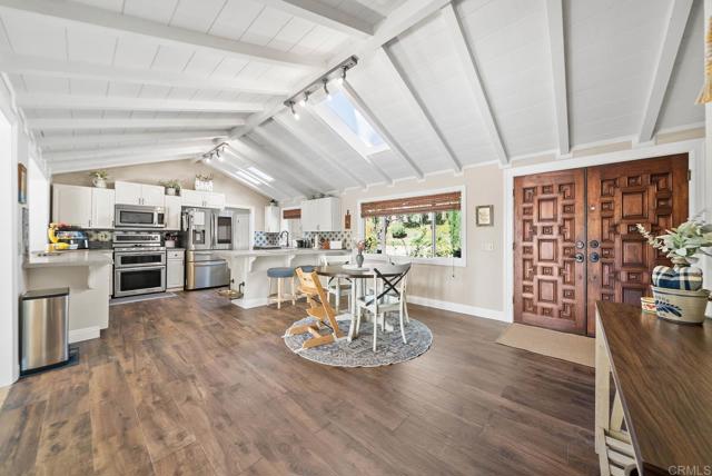 1569 Via Monserate, Fallbrook CA: https://media.crmls.org/mediaz/cc9fe16e-4b74-43ef-8457-230dbaa2cdea.jpg