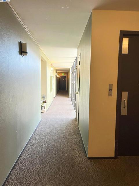 3751 Harrison St, Oakland CA: https://media.crmls.org/mediaz/cca094ea-af87-41ad-a3a9-5f08de2b31ee.jpg