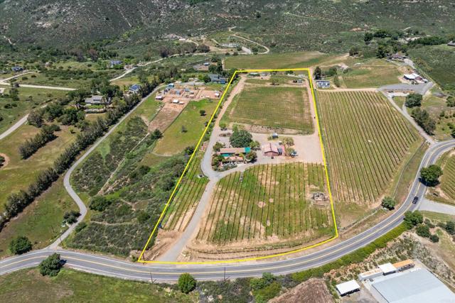 25260 E Old Julian Hwy, Ramona CA: https://media.crmls.org/mediaz/cca0ff94-0880-488c-8ae3-86e52365657f.jpg