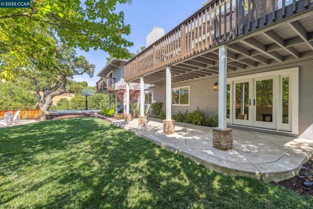 561 Morecroft Road, Lafayette CA: https://media.crmls.org/mediaz/cca15fe1-64df-455c-a62a-e0f31e943e19.jpg