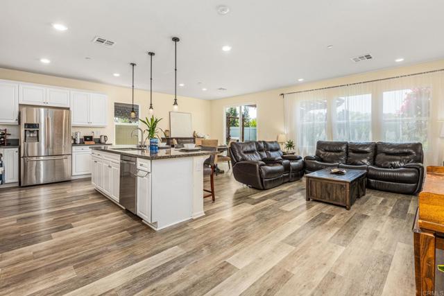 2910 Lucia Jade Loop, San Diego CA: https://media.crmls.org/mediaz/cca27b84-0d64-482a-b391-e8cc8861640e.jpg