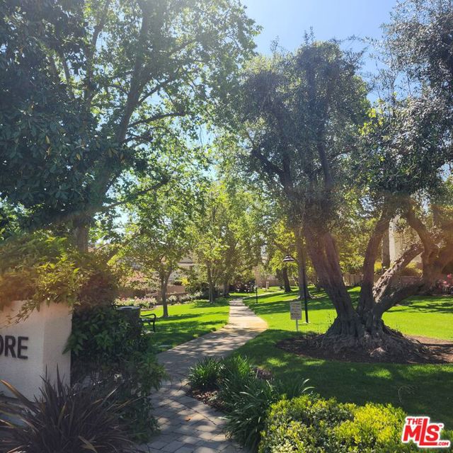32134 Beachlake Lane, Westlake Village CA: https://media.crmls.org/mediaz/cca28ee0-16db-42d8-8ca9-1acd8936b7c1.jpg
