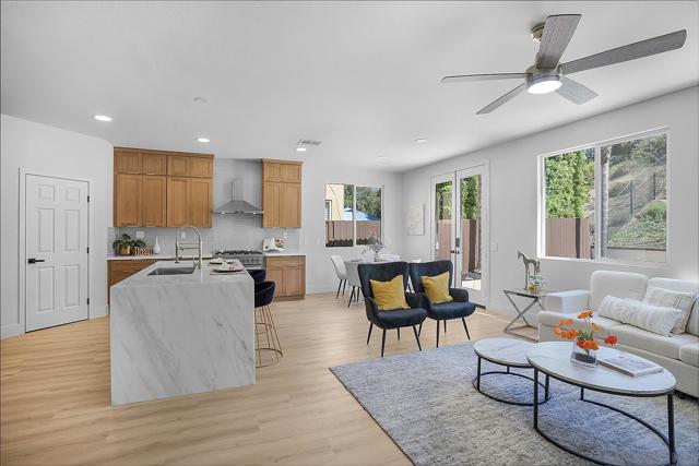 1120 Parkview Dr, Oceanside CA: https://media.crmls.org/mediaz/cca29d42-3f95-464b-a6e8-5eadfb0ee385.jpg