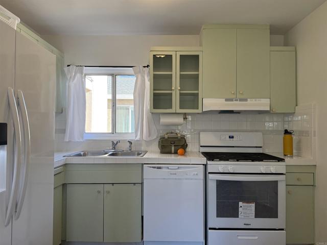 Detail Gallery Image 8 of 28 For 4225 Samoset Avenue, San Diego,  CA 92117 - 3 Beds | 2 Baths