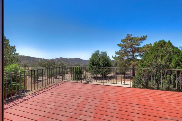 25861 E Old Julian Hwy, Ramona CA: https://media.crmls.org/mediaz/cca3686a-635d-411e-a0c3-1d168057a776.jpg