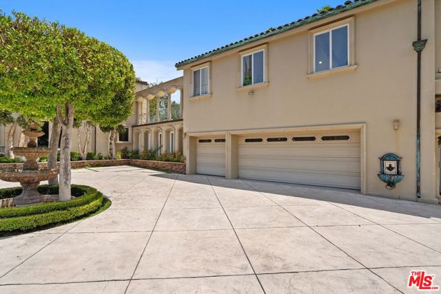 16980 Escalon Drive, Encino CA: https://media.crmls.org/mediaz/cca38791-8e54-4d44-adb2-7e8067f1693e.jpg